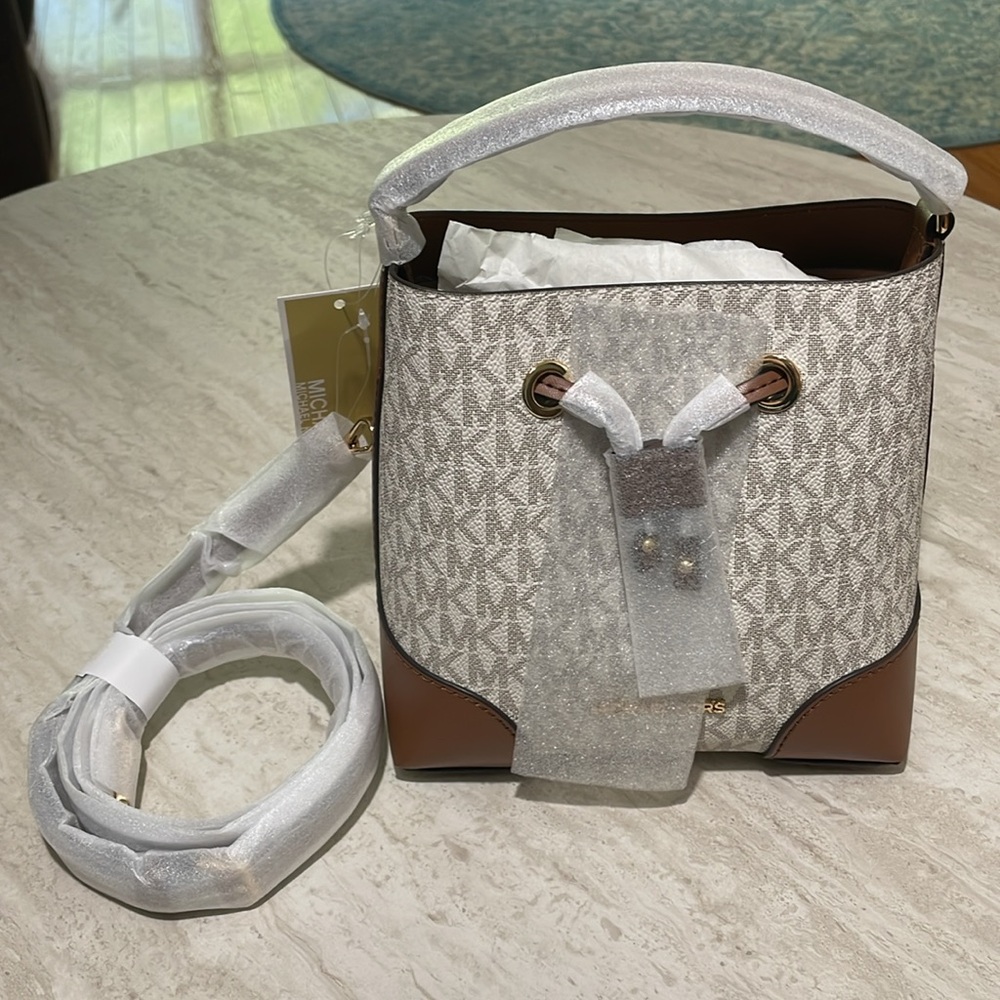 NWT Michael Michael Kors MERCER SMALL LOGO BUCKET BAG - Picture 4 of 6